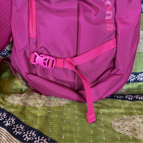 NWOT Patagonia Mulberry Atom Sling 8L Bag - Picture 5 of 16